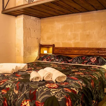 Piazza Del Gesu By Domusextra