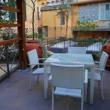 Apartment Piazza Del Gesu By Domusextra Naples