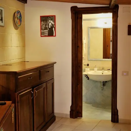 Apartament Piazza Del Gesu By Domusextra