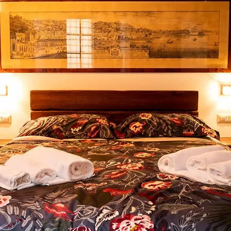 Διαμέρισμα Piazza Del Gesu By Domusextra