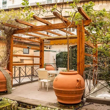 Διαμέρισμα Piazza Del Gesu By Domusextra